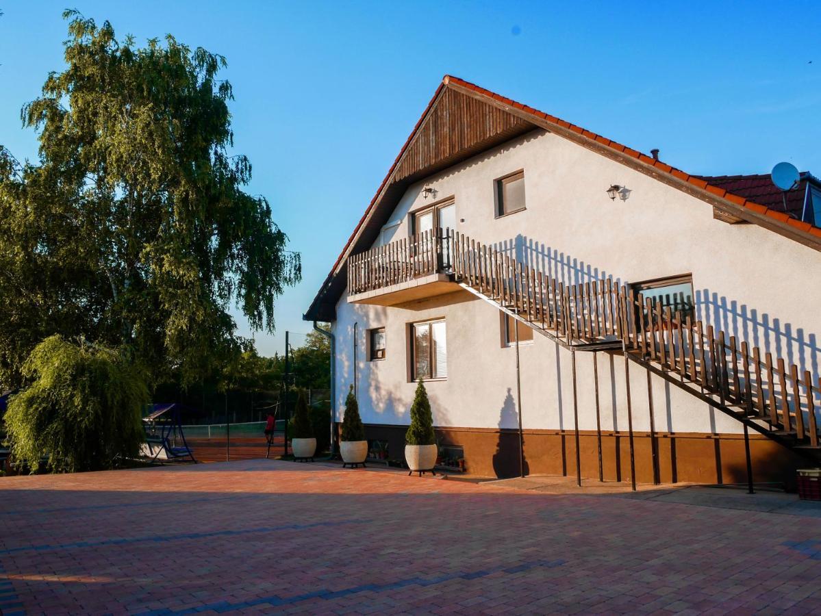 Tenisz Vendeghaz Ordacsehi Buitenkant foto