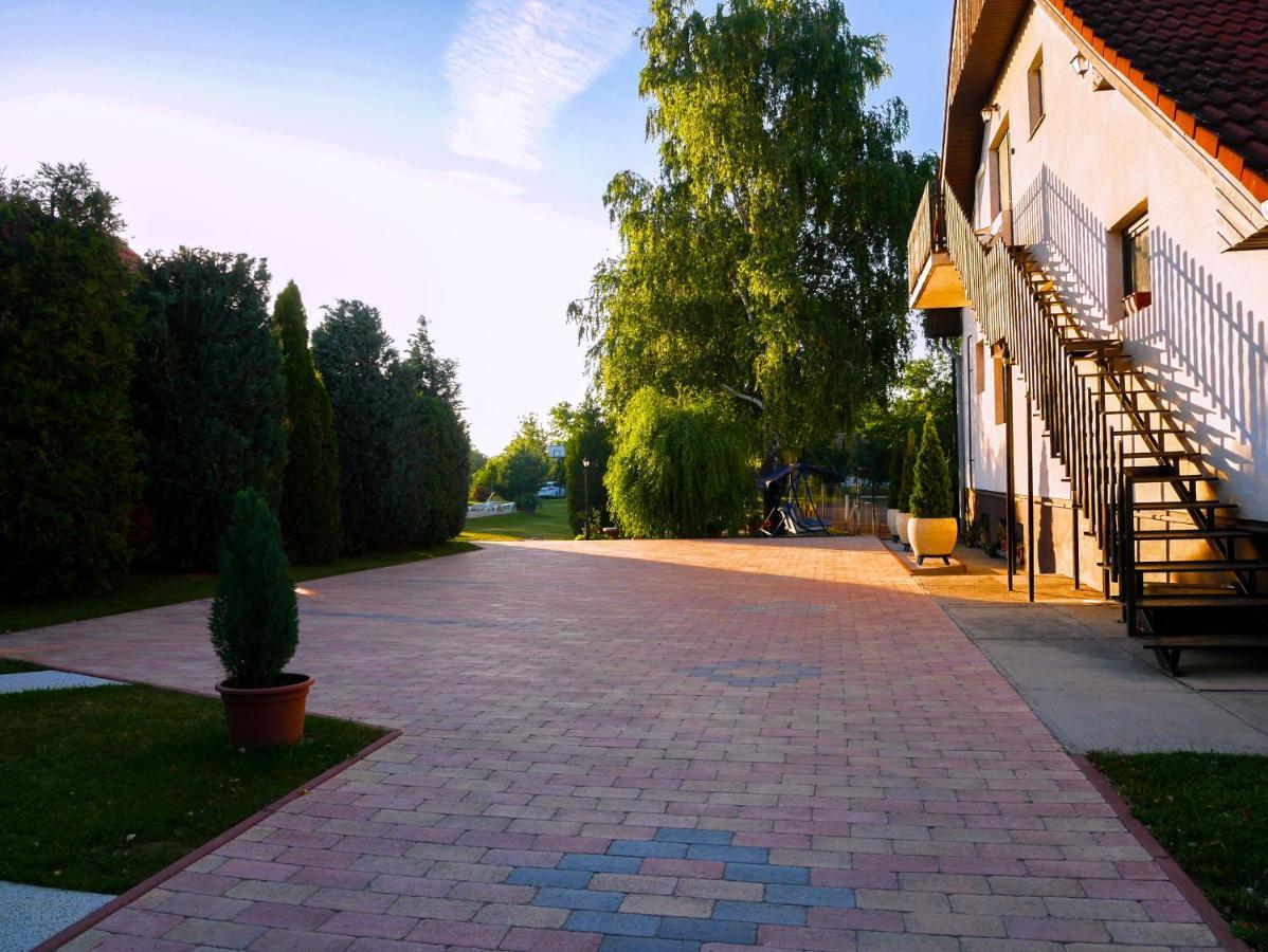 Tenisz Vendeghaz Ordacsehi Buitenkant foto